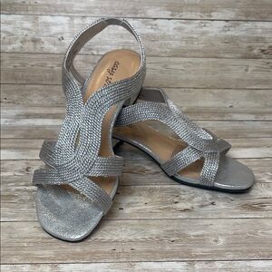 Easy Street Silver Textured Sandals Size 6.5W NWT